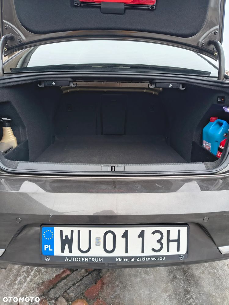 Volkswagen Passat 2.0 TSI Highline - 28