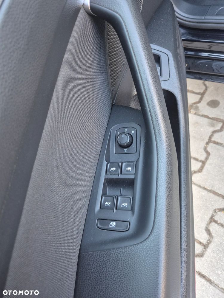 Volkswagen Passat 2.0 TDI (BlueMotion Technology) Comfortline - 23