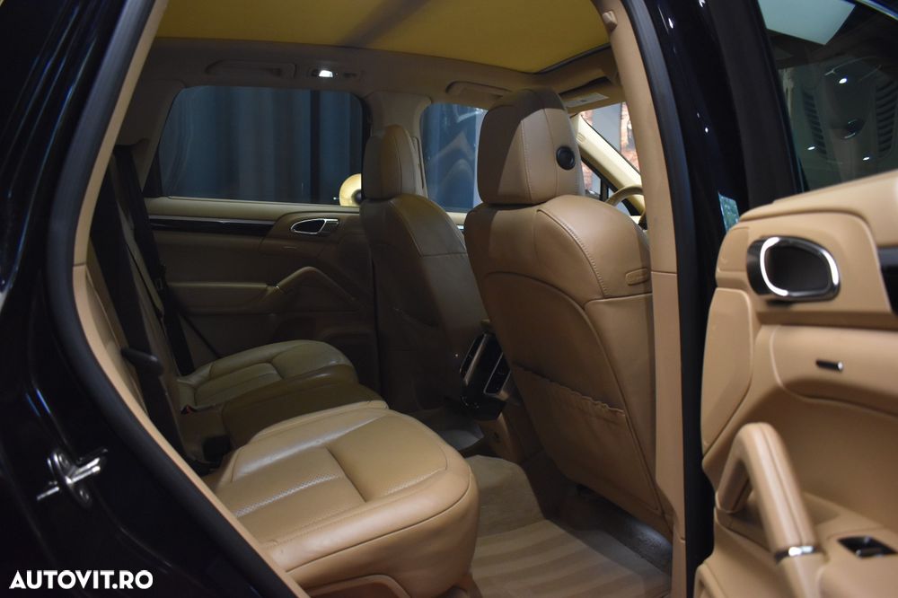 Porsche Cayenne 3.0 L - 15