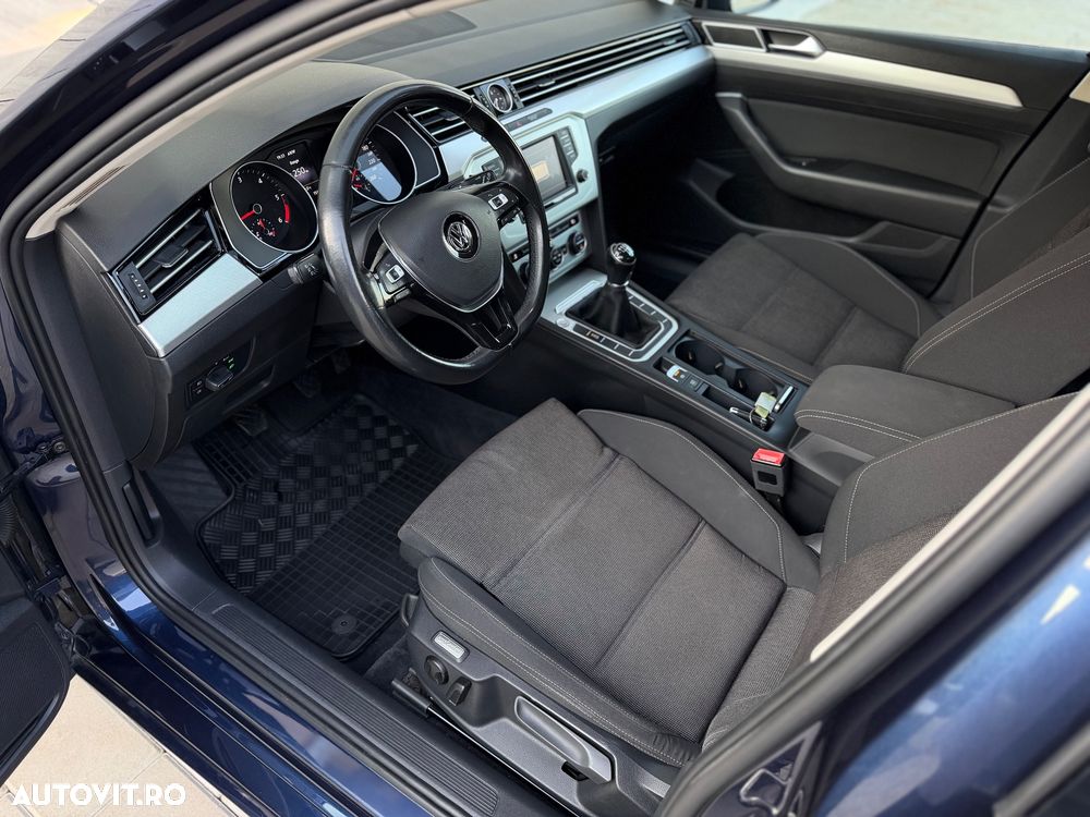 Volkswagen Passat 1.6 TDI Comfortline - 5