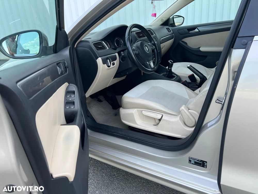 Volkswagen Jetta 2.0 TDI CR DPF Highline - 17
