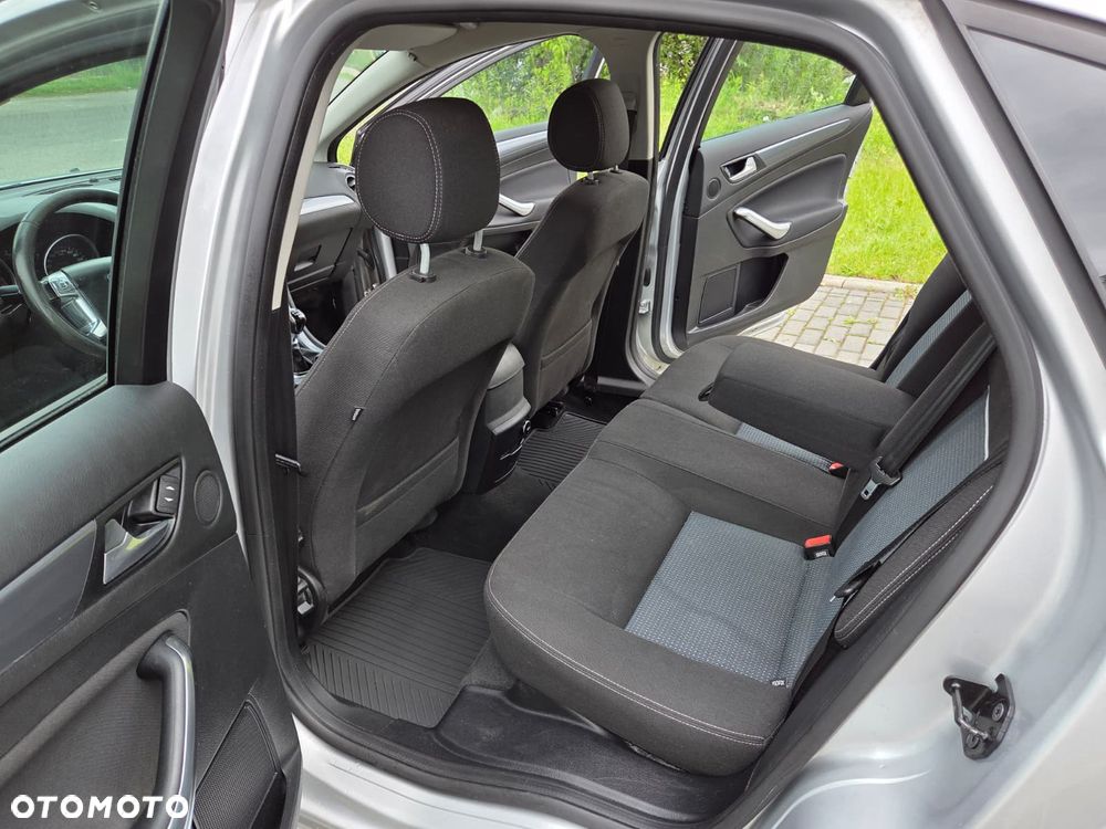 Ford Mondeo 1.6 T Ambiente - 20