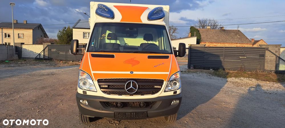 Mercedes-Benz 519 - 8