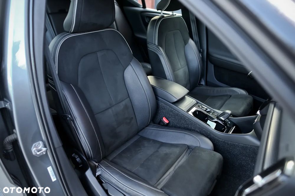 Volvo XC 40 D3 AWD Geartronic R-Design - 25