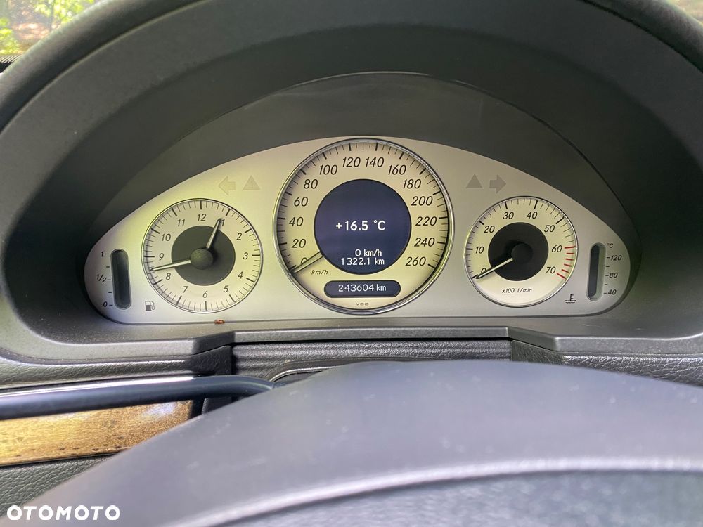 Mercedes-Benz Klasa E 240 T Avantgarde - 16