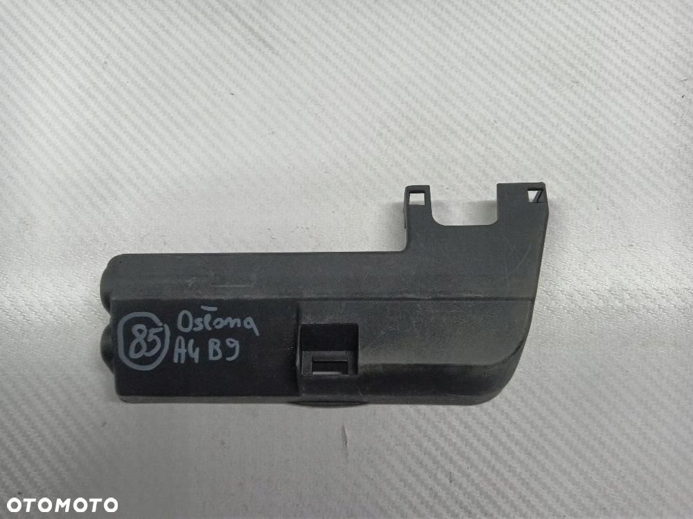 OSŁONA KLEMY NABOJU AUDI A4 B9 8W0937132 - 2