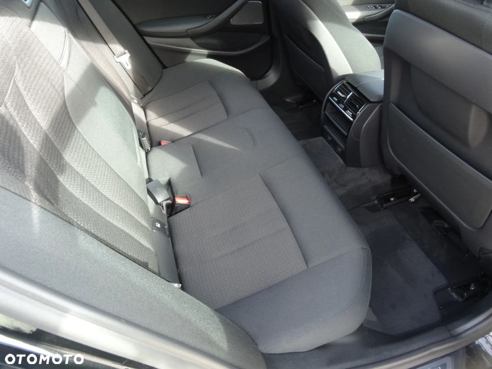 BMW Seria 5 525d Sport Line - 16