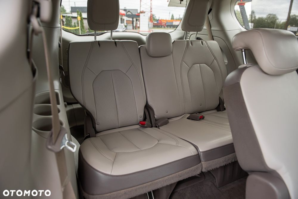 Chrysler Pacifica - 24