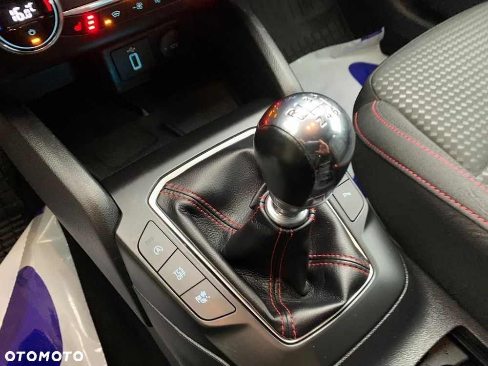 Ford Focus 1.5 EcoBlue Start-Stopp-System ST-LINE DESIGN - 24