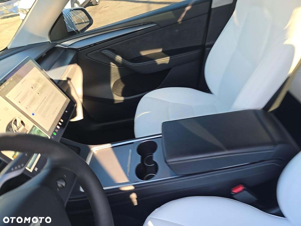 Tesla Model Y Long Range Dual Motor AWD - 7