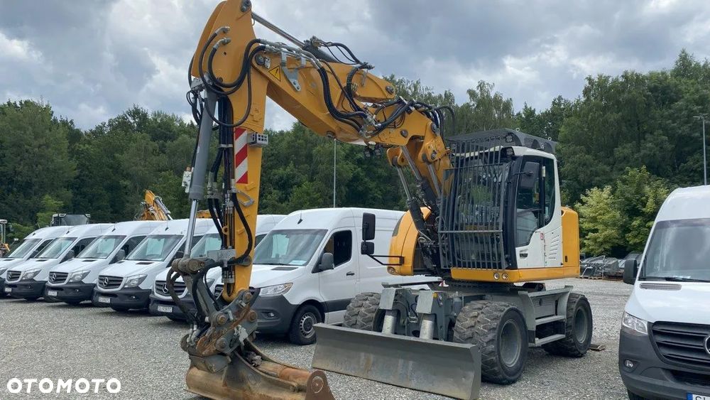 Liebherr A 913 Compact - 2