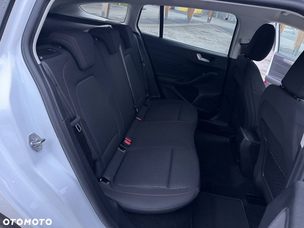 Ford Focus 1.0 EcoBoost Titanium X - 11