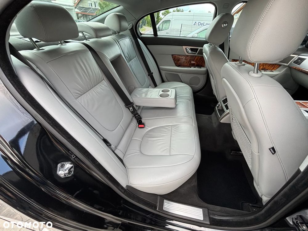 Jaguar XF 3.0 V6 D Premium Luxury - 19