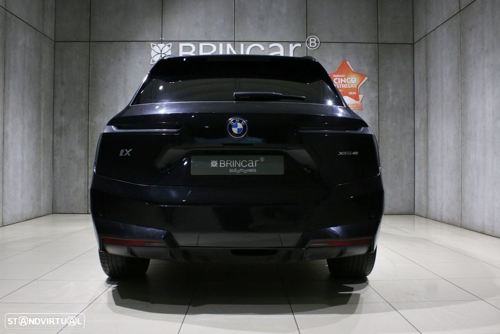 BMW iX xDrive 40 Pack Desportivo - 17