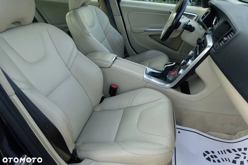 Volvo V60 Cross Country D4 Geartronic Summum - 14