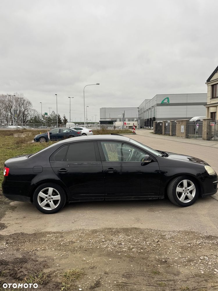 Volkswagen Jetta 1.9 TDI Trendline - 9