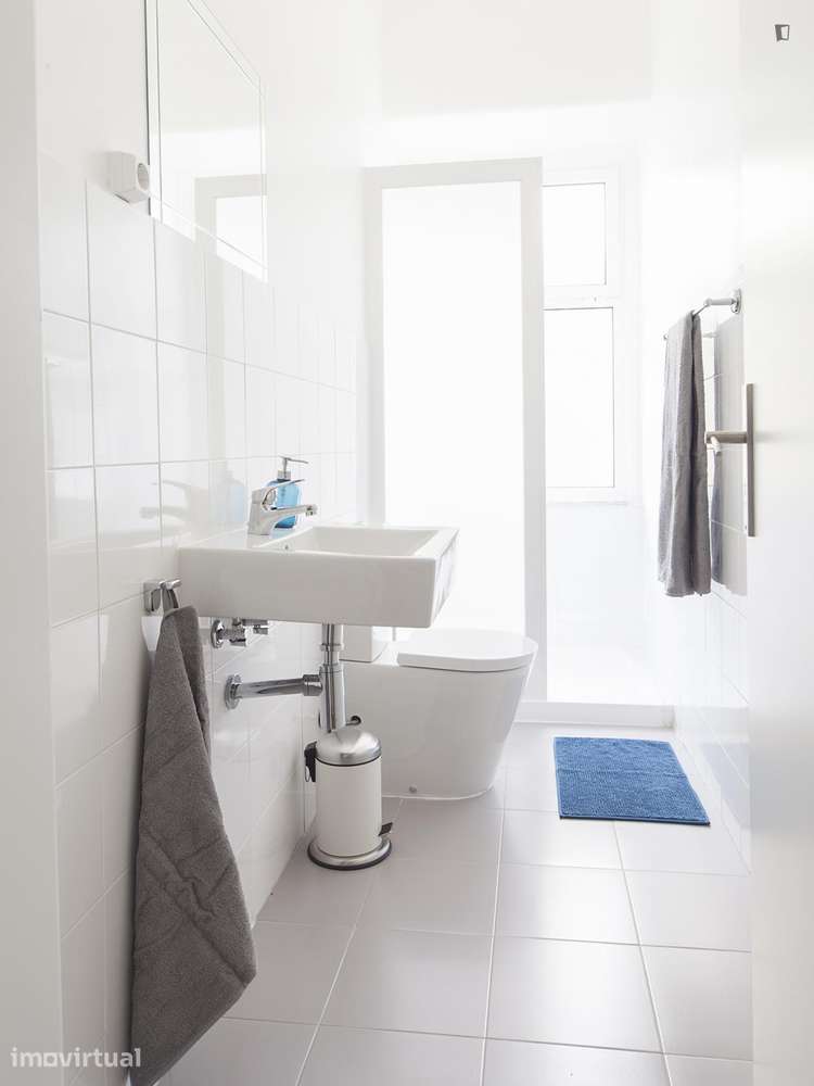 Quarto - localizado em São Sebastião Lisbon - Grande imagem: 5/14
