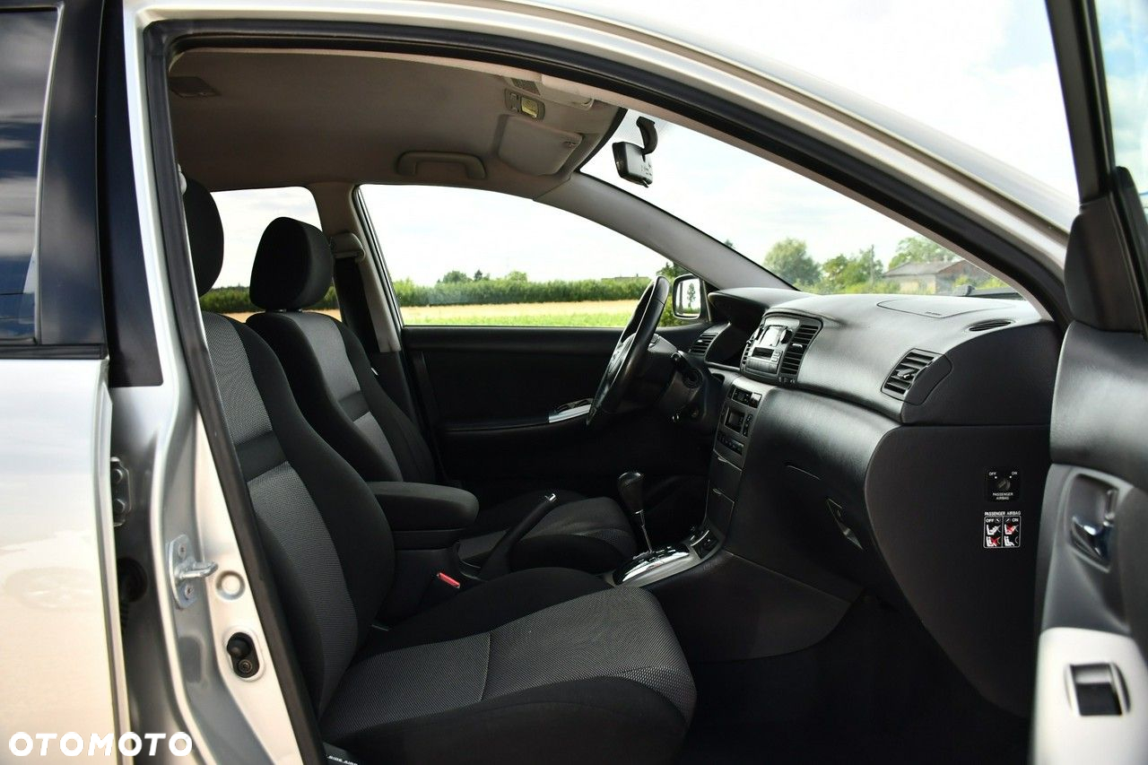 Toyota Corolla - 33