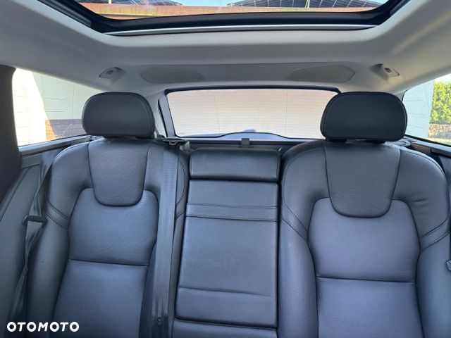 Volvo V90 Cross Country - 21