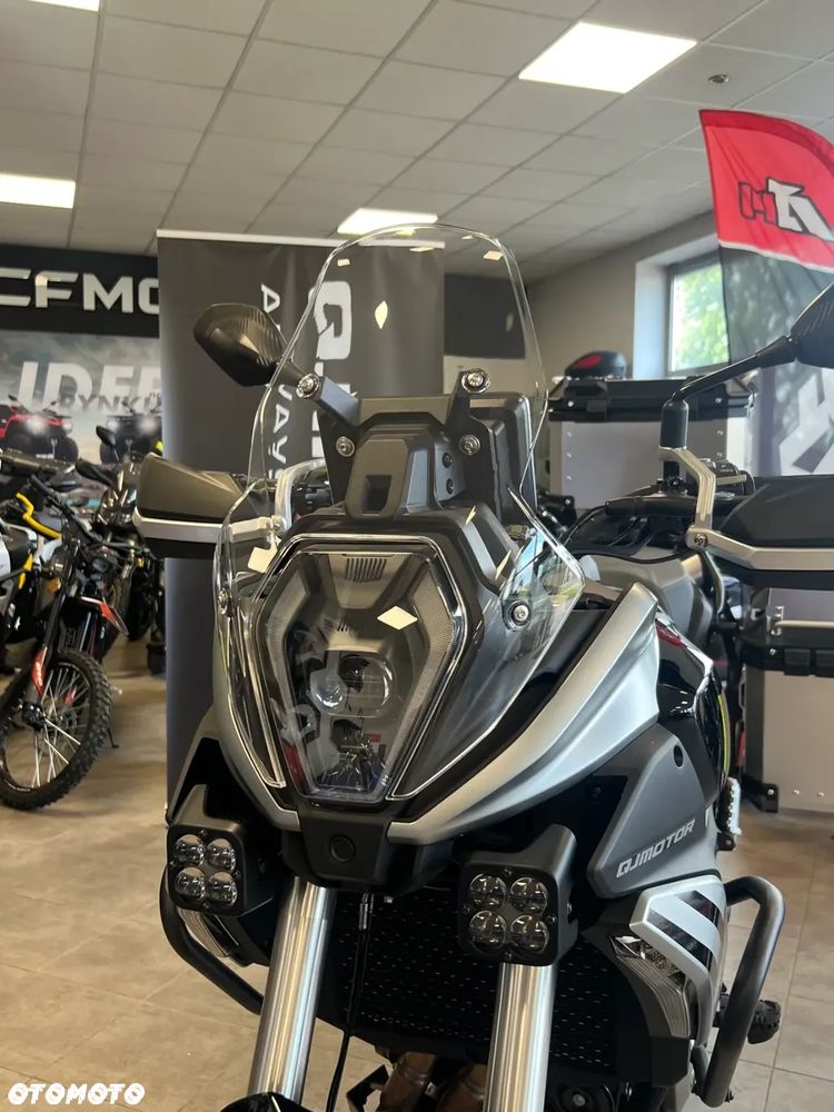 QJMOTOR SRT 600SX - 9