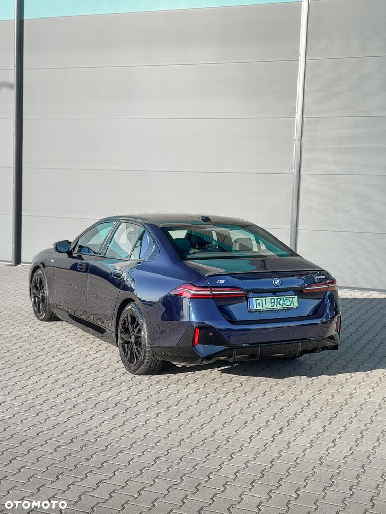 BMW i5 83.9kWh M60 xDrive - 8