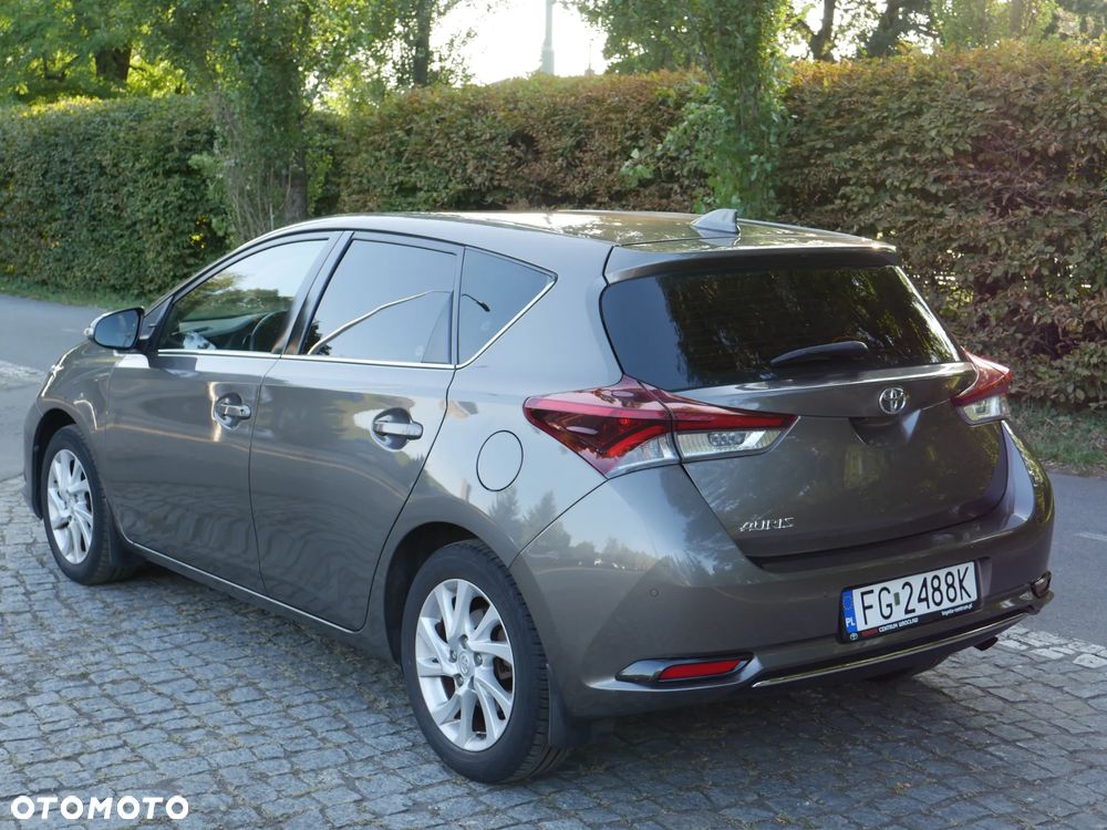 Toyota Auris 1.6 Premium - 6
