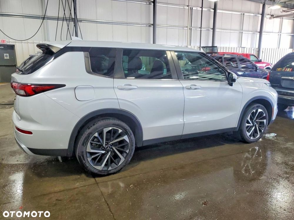Mitsubishi Outlander - 3
