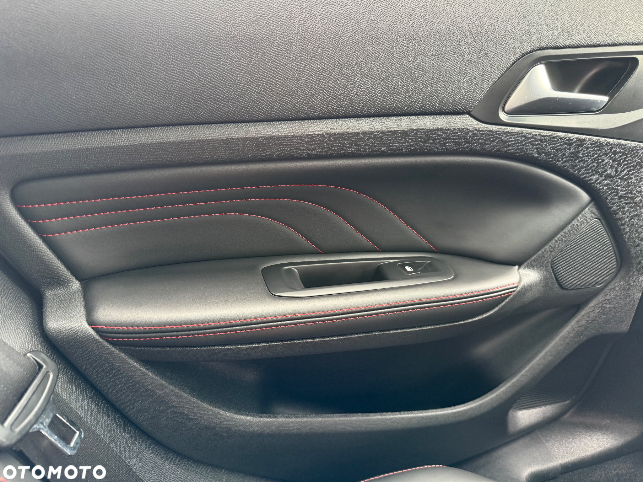 Peugeot 308 1.6 e-THP GT S&S - 37