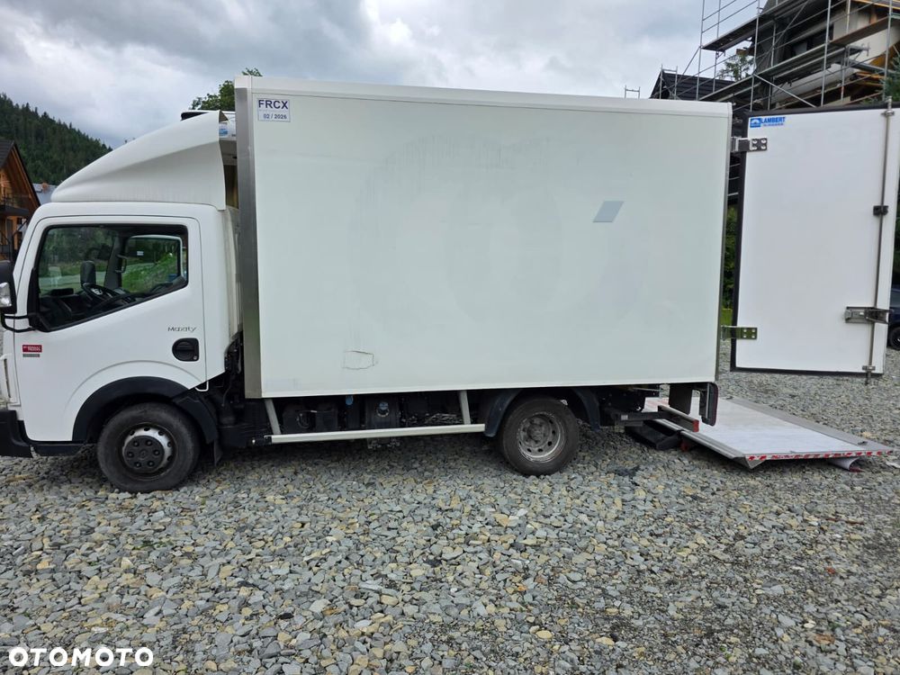 Renault Maxity - 10