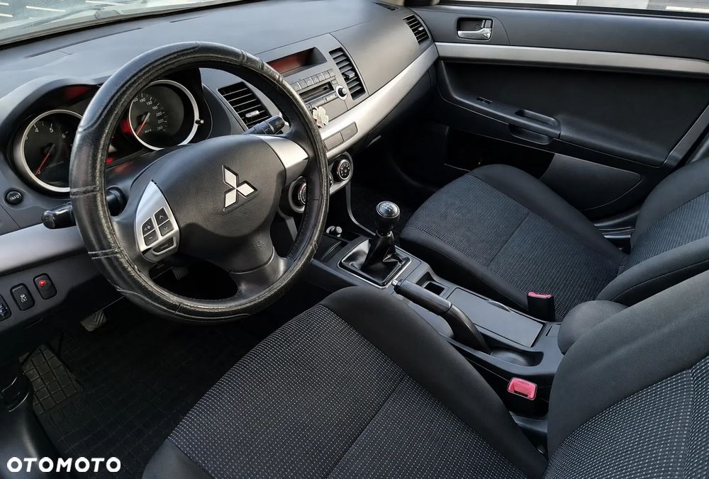 Mitsubishi Lancer 1.6 Invite - 6