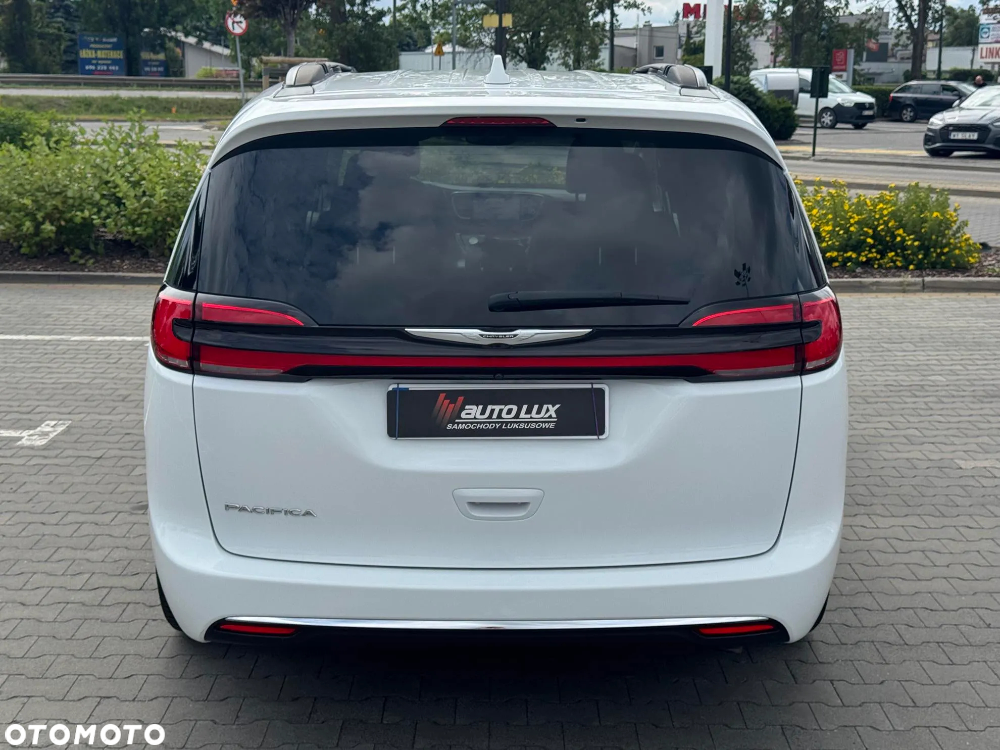 Chrysler Pacifica - 17