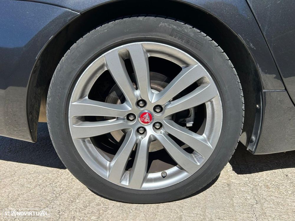 Jaguar XJ 3.0 D V6 Luxury - 35