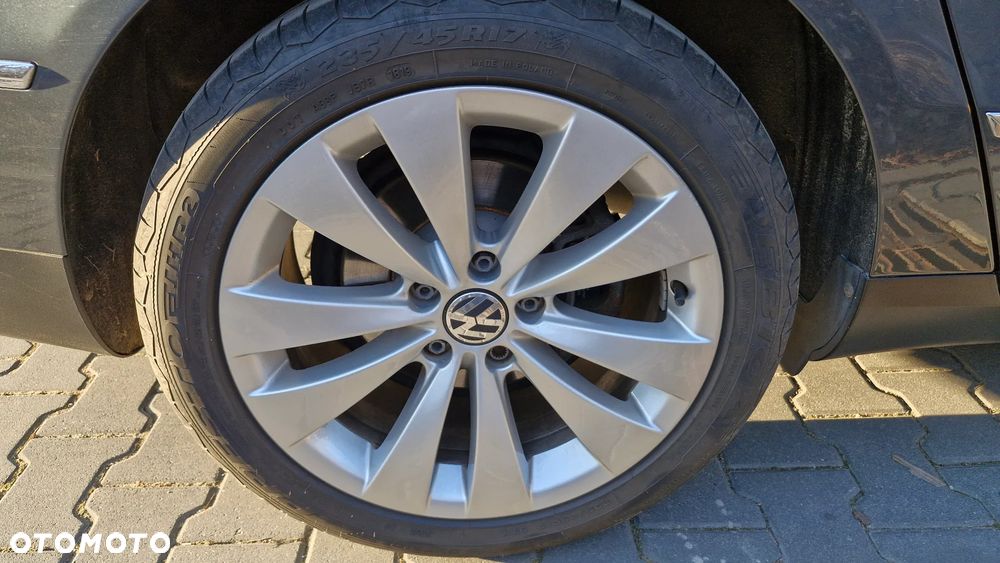 Volkswagen Passat 2.0 TDI DPF Sportline - 38