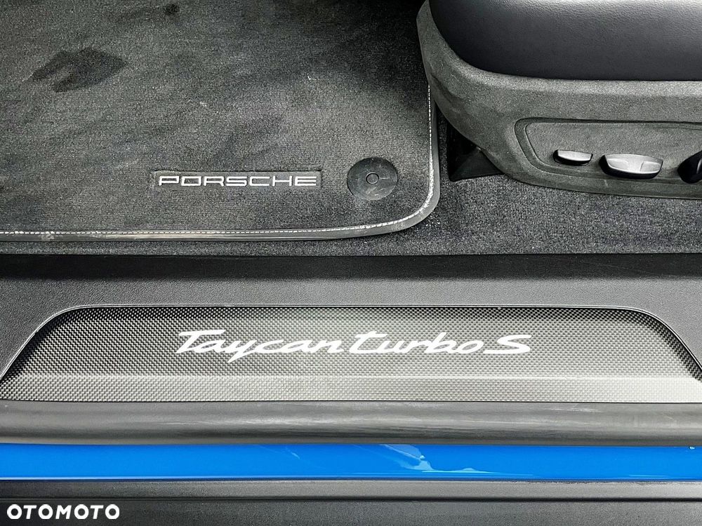Porsche Taycan Turbo S - 22