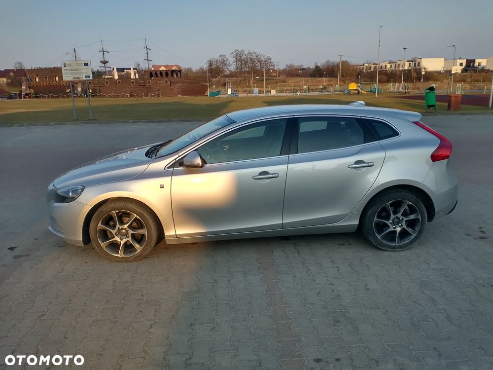 Volvo V40 D2 - 10