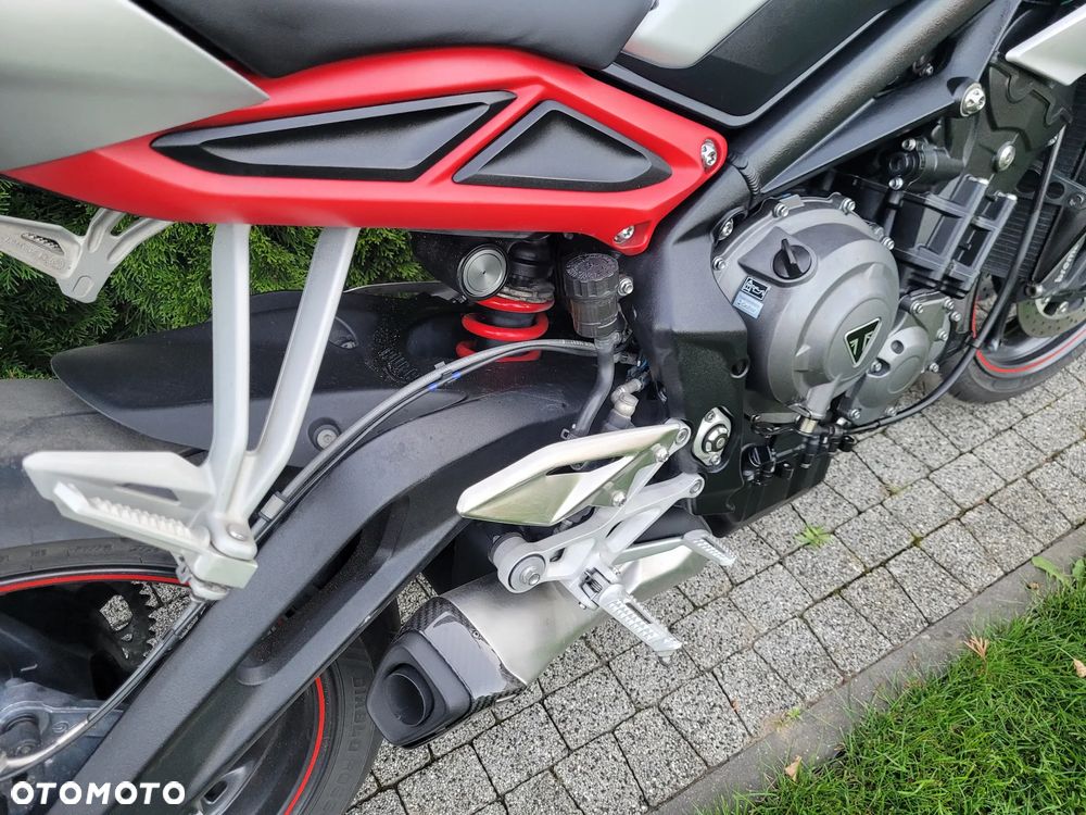 Triumph Street Triple - 11
