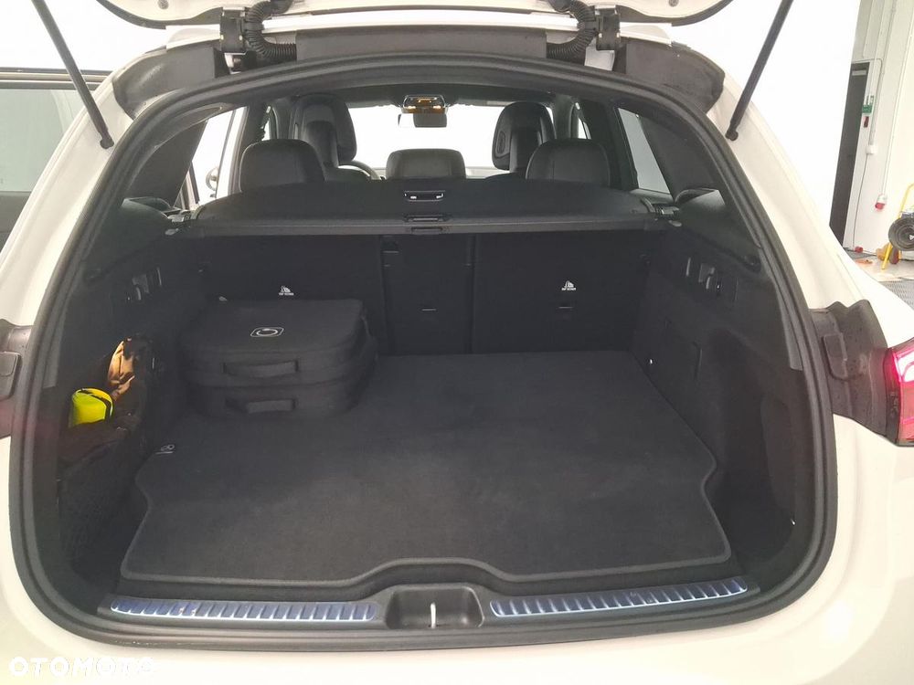 Mercedes-Benz GLC 300 de 4-Matic AMG Line - 23