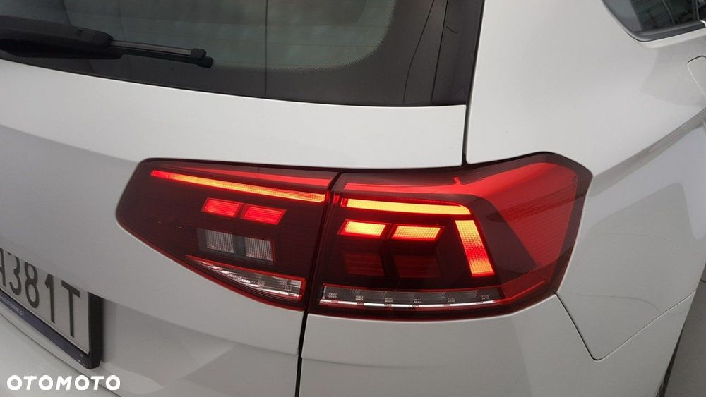 Volkswagen Passat - 12