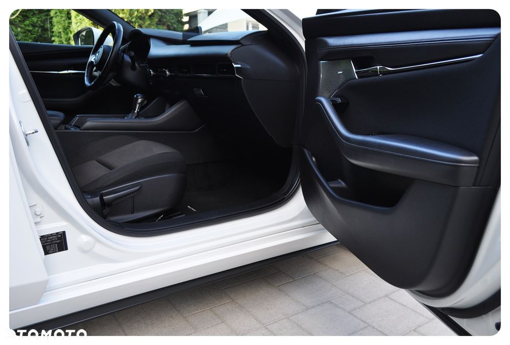 Mazda 3 2.0 mHEV AWD Hikari - 26