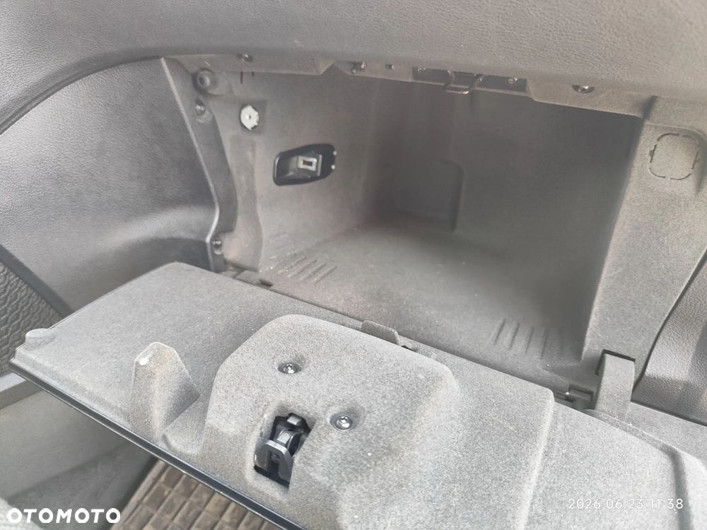 Ford S-Max 2.0 TDCi DPF Champions Edition - 32