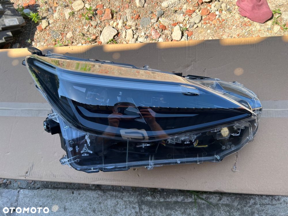 TOYOTA YARIS CROSS LAMPA REFLEKTOR FULL LED PRAWY NA MODUŁ SG 0D-314 - 1