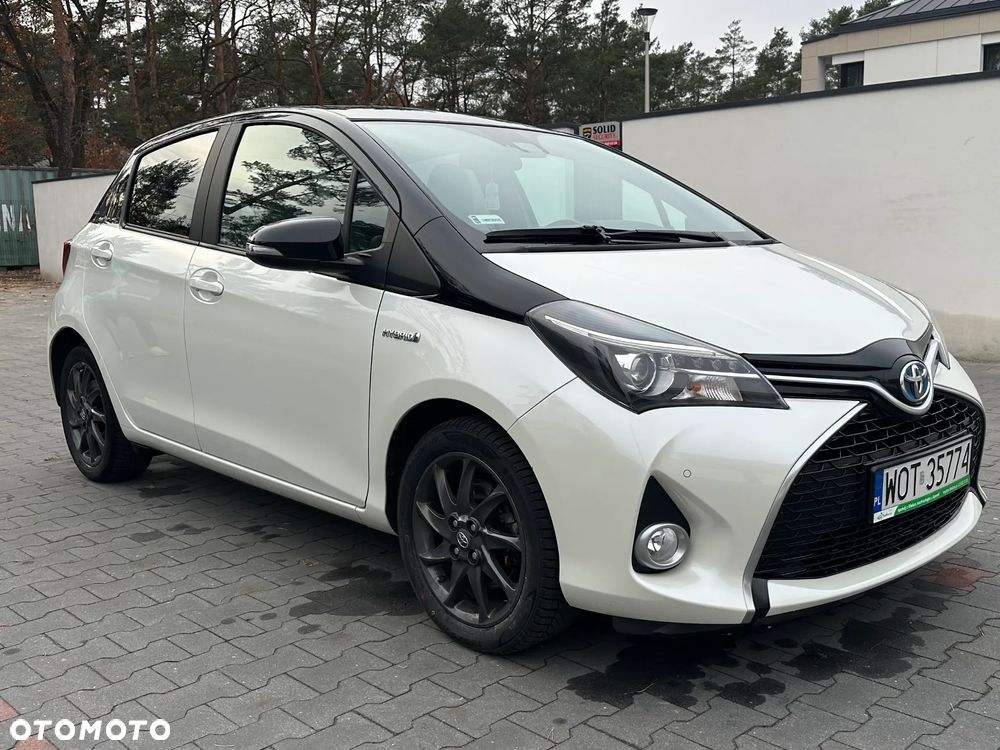 Toyota Yaris Hybrid 100 Selection Pure - 3