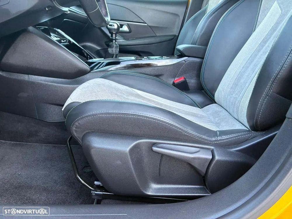 Peugeot 208 - 24