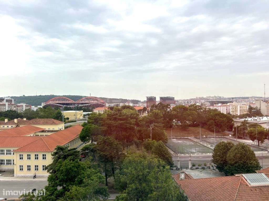T2 Mobilado na Estrada da Luz 8.º Andar com Vista Desafogada - Grande imagem: 5/24