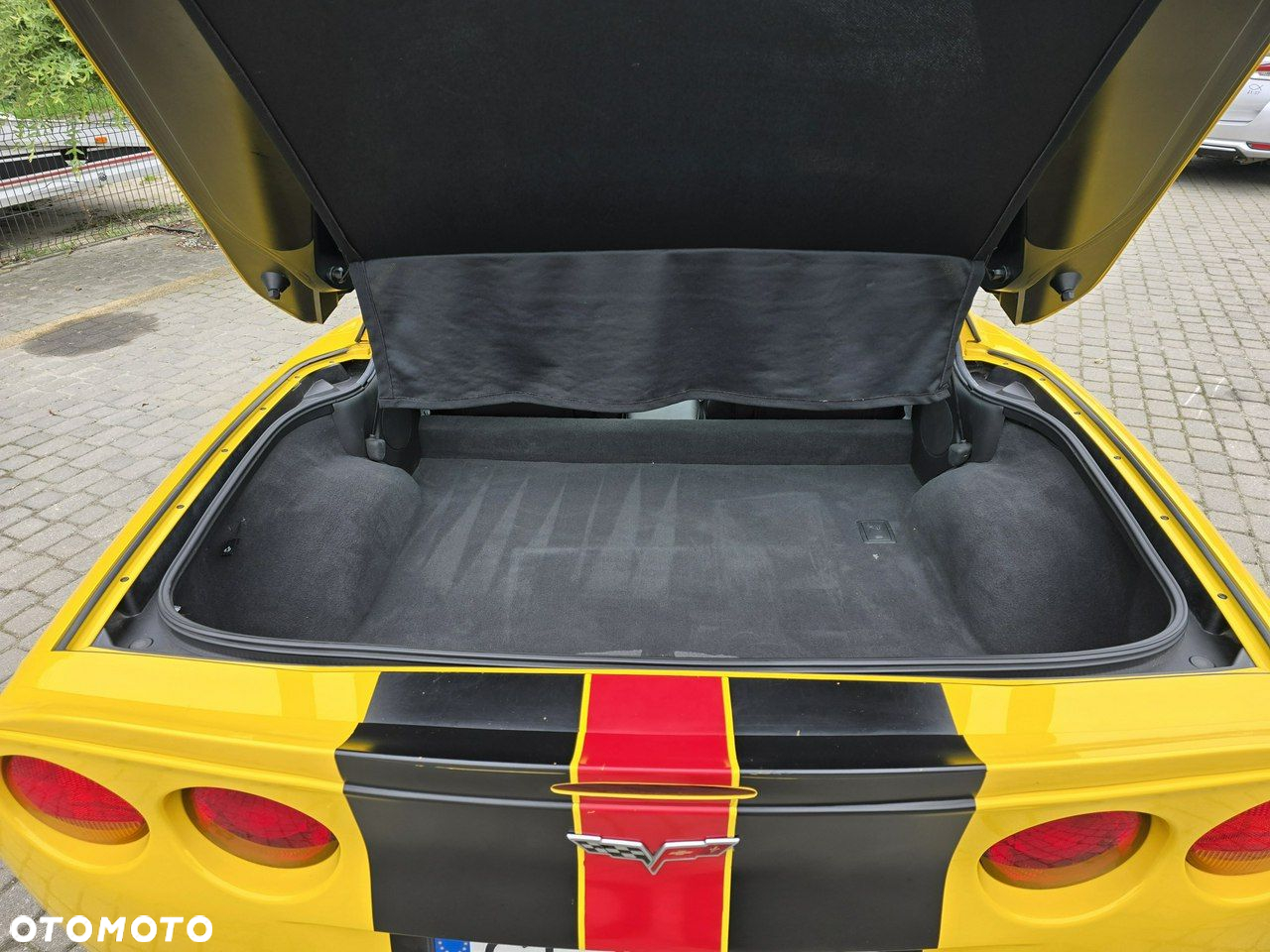 Chevrolet Corvette - 14
