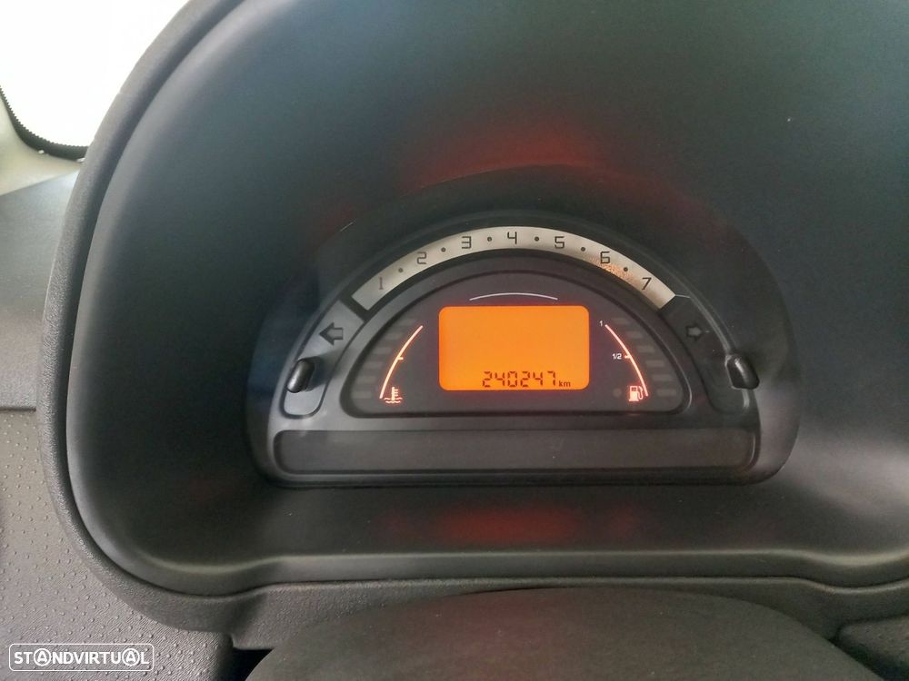 Citroën C3 1.4 HDi SX + - 10