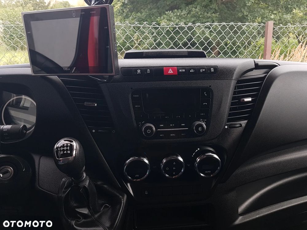 Iveco 50C18 DAILY 12EP PLANDEKA FIRANKA 5,11x2,45x2,35 SPANIE 3500 KG SKRZYNIA ŁADUNKOWA PAKA KLIMATRONIK TEMPOMAT OGRZEWANIE POSTOJOWE - 10