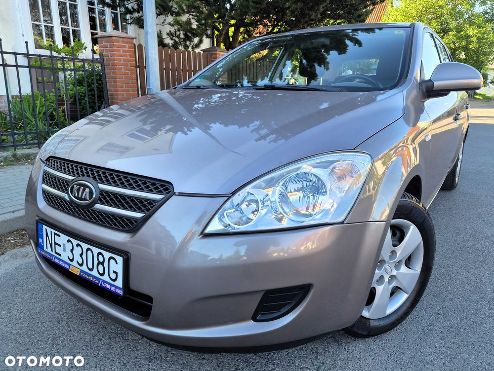 Kia Ceed - 1