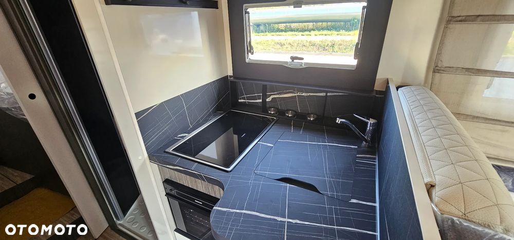 McLOUIS NEVIS 873 - INTEGRA - KAMPER - 27