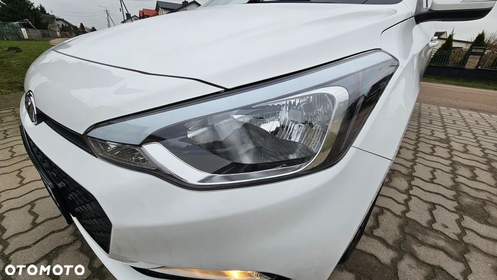 Hyundai i20 1.2 FIFA WM Edition - 28